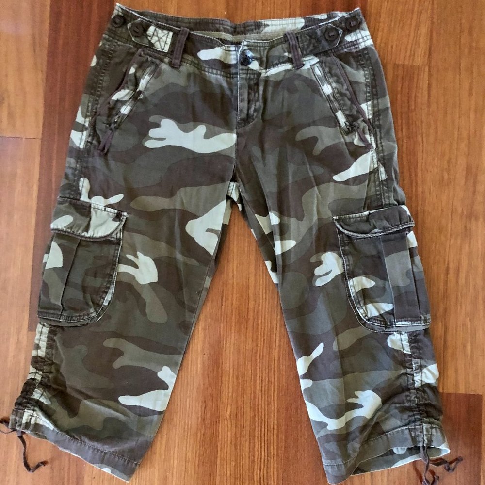 Gap Camo Cargo Capris Size 8